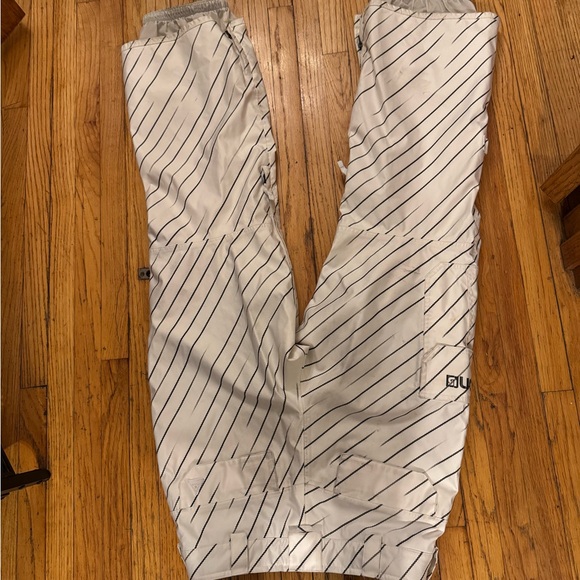 Burton white  Striped ski or snowboard Pants size S wine in great condition - Picture 7 of 9